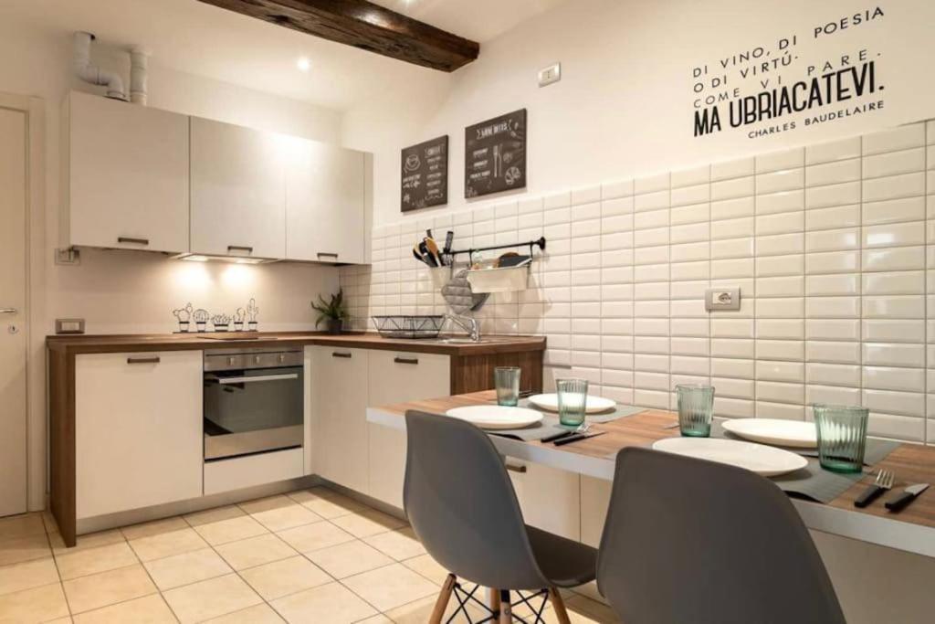 Appartamento Mia. Centro Storico Luino Luaran gambar